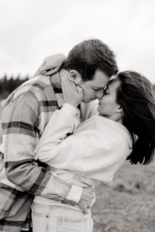 Couple_JulietteViven_JustineGuillemettePhotographie-92-scaled
