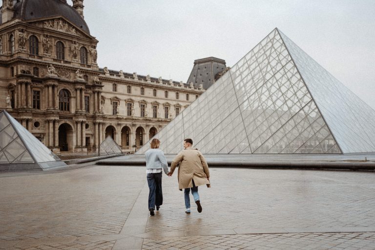 Une séance couple au Louvre
